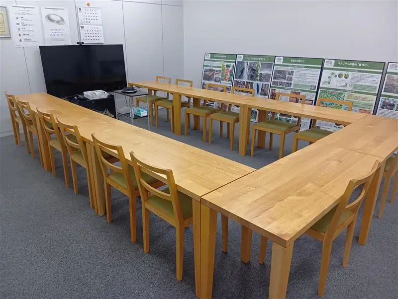 Meeting table in the Sapporo office