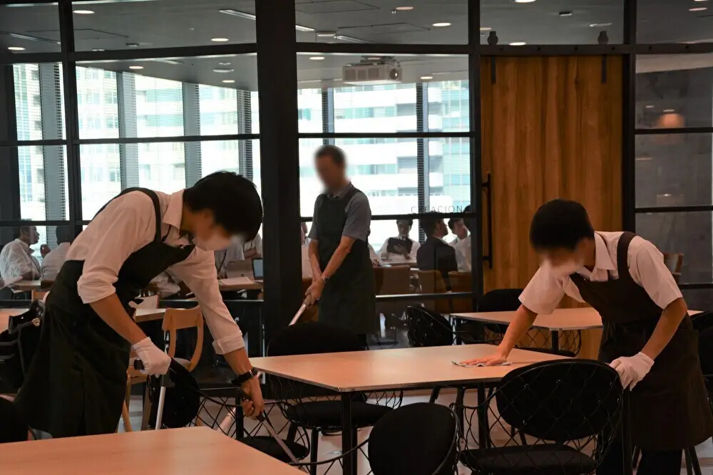 Cleaning of Cafeteria
 (Marunouchi Office)