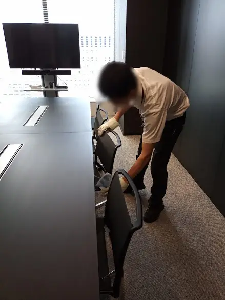 Cleaning of meeting rooms
 (Marunouchi Office)